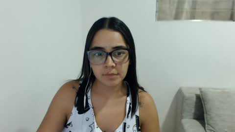 Snapshot of isemma chatting on 06/25/26, 03:17 Emma online show from 06/25/26, 03:17