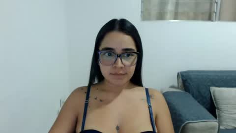 Snapshot of isemma chatting on 06/29/26, 01:12 Emma online show from 06/29/26, 01:12