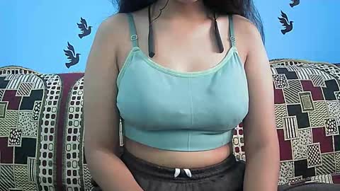 ishika_singh_ online show from 11/13/25, 03:16
