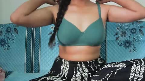 Snapshot of ishika_singh_ chatting on 06/30/26, 01:50 ishika_singh_ online show from 06/30/26, 01:50