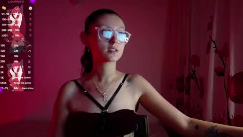 Snapshot of isis1012 chatting on 04/25/26, 05:21 isa online show from 04/25/26, 05:21