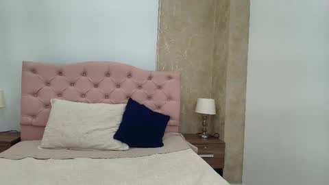 Isis Choi online show from 12/22/25, 07:22