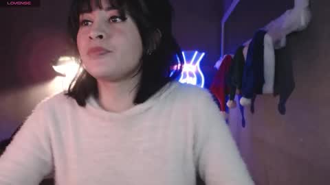 Snapshot of isis_diosa chatting on 12/17/24, 01:50 Ana Maria online show from 12/17/24, 01:50