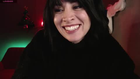 Snapshot of isis_diosa chatting on 12/27/24, 12:45 Ana Maria online show from 12/27/24, 12:45