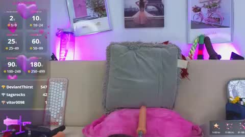 Snapshot of isis_queen_ chatting on 03/08/25, 11:49 Andrea online show from 03/08/25, 11:49