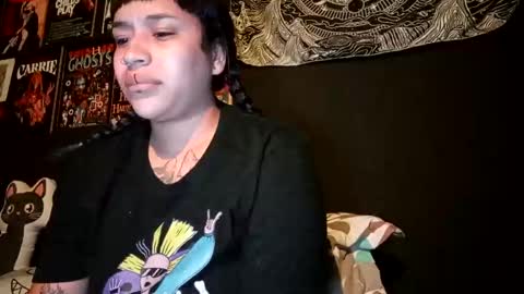 Snapshot of isisbathory chatting on 11/08/25, 12:55 Isis online show from 11/08/25, 12:55