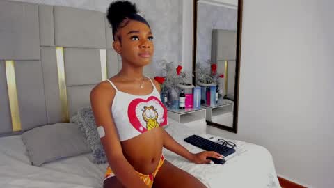 Snapshot of isisbrown_ chatting on 04/04/26, 08:28 ISIS online show from 04/04/26, 08:28