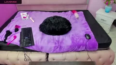 Snapshot of isisrousexx chatting on 01/26/25, 06:17 isisrousexx online show from 01/26/25, 06:17