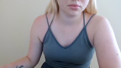 Snapshot of isla00 chatting on 07/02/26, 06:08 Isla online show from 07/02/26, 06:08