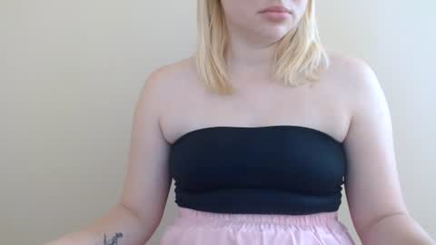 Snapshot of isla00 chatting on 07/18/26, 06:39 Isla online show from 07/18/26, 06:39