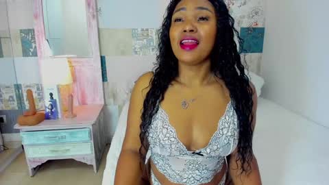 Snapshot of isla_scott chatting on 01/12/25, 11:17 Vanessa online show from 01/12/25, 11:17