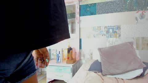 Snapshot of isla_scott chatting on 01/12/25, 05:22 Vanessa online show from 01/12/25, 05:22