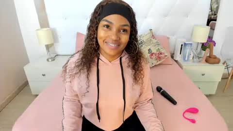 Snapshot of isla_scott chatting on 10/05/25, 11:19 Vanessa online show from 10/05/25, 11:19