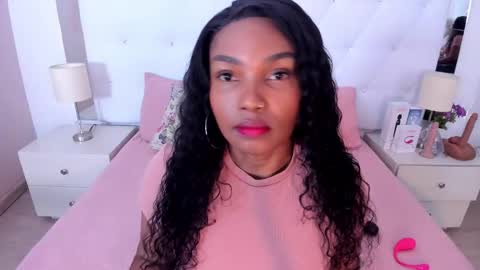 Snapshot of isla_scott chatting on 10/08/25, 11:19 Vanessa online show from 10/08/25, 11:19
