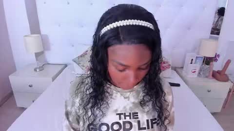 Snapshot of isla_scott chatting on 10/09/25, 11:19 Vanessa online show from 10/09/25, 11:19