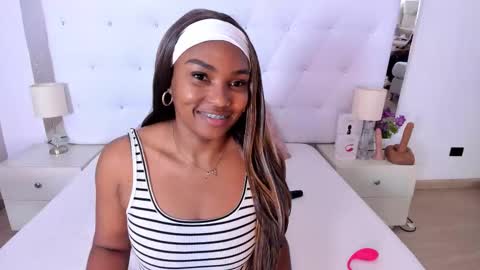 Vanessa online show from 11/14/25, 11:20