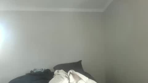 island625103 online show from 10/17/25, 03:47