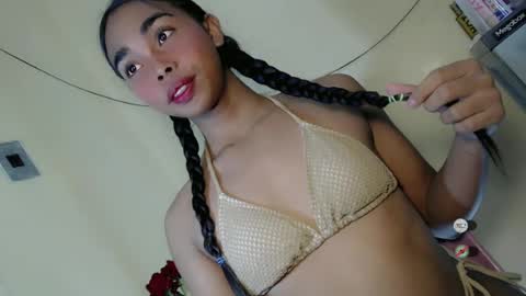 Snapshot of island_girlxxx chatting on 06/19/26, 12:42 Alona online show from 06/19/26, 12:42