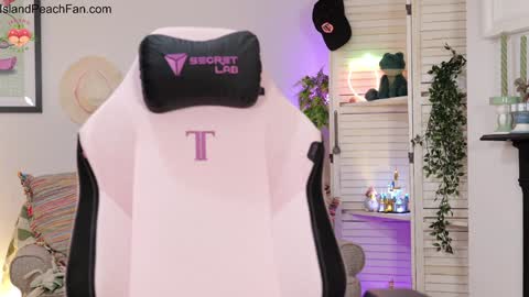 Lou  Peaches online show from 01/18/26, 02:43