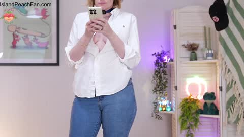 Snapshot of island_peach chatting on 03/20/26, 03:06 Lou Peaches online show from 03/20/26, 03:06