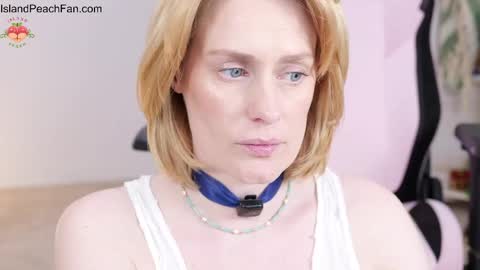 Snapshot of island_peach chatting on 04/13/26, 09:48 Lou Peaches online show from 04/13/26, 09:48