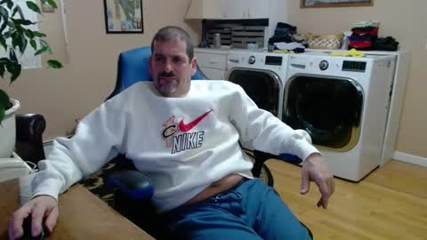 Snapshot of islandguy70 chatting on 02/05/25, 09:36 Jim online show from 02/05/25, 09:36