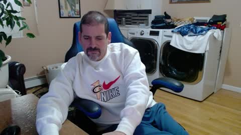 Snapshot of islandguy70 chatting on 02/08/25, 11:33 Jim online show from 02/08/25, 11:33