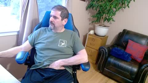 Snapshot of islandguy70 chatting on 02/15/25, 11:50 Jim online show from 02/15/25, 11:50