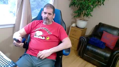Snapshot of islandguy70 chatting on 02/16/25, 12:32 Jim online show from 02/16/25, 12:32