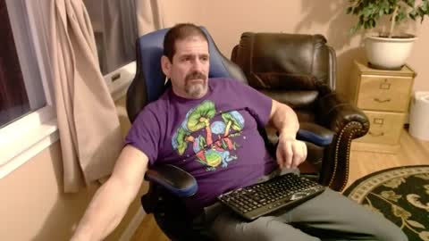 Snapshot of islandguy70 chatting on 02/24/25, 10:58 Jim online show from 02/24/25, 10:58