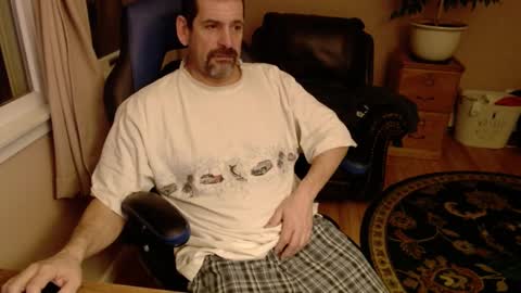 Snapshot of islandguy70 chatting on 02/27/25, 09:43 Jim online show from 02/27/25, 09:43