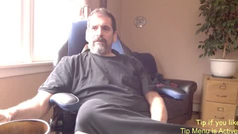 Snapshot of islandguy70 chatting on 03/08/25, 12:52 Jim online show from 03/08/25, 12:52