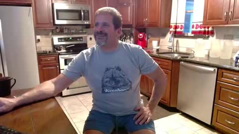 Snapshot of islandguy70 chatting on 09/19/25, 10:54 Jim online show from 09/19/25, 10:54