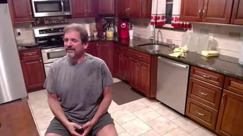 Snapshot of islandguy70 chatting on 10/10/25, 10:53 Jim online show from 10/10/25, 10:53