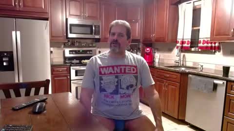Snapshot of islandguy70 chatting on 10/22/25, 10:42 Jim online show from 10/22/25, 10:42