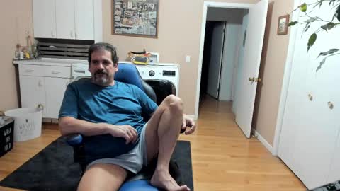 Snapshot of islandguy70 chatting on 11/03/25, 12:13 Jim online show from 11/03/25, 12:13