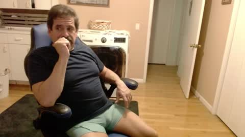 Snapshot of islandguy70 chatting on 11/08/25, 05:18 Jim online show from 11/08/25, 05:18