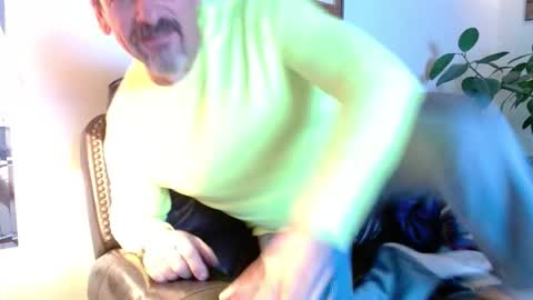 Snapshot of islandguy70 chatting on 11/24/25, 10:53 Jim online show from 11/24/25, 10:53