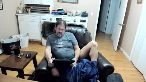 Snapshot of islandguy70 chatting on 11/29/25, 09:12 Jim online show from 11/29/25, 09:12