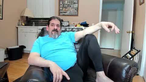 Snapshot of islandguy70 chatting on 03/04/26, 10:05 Jim online show from 03/04/26, 10:05