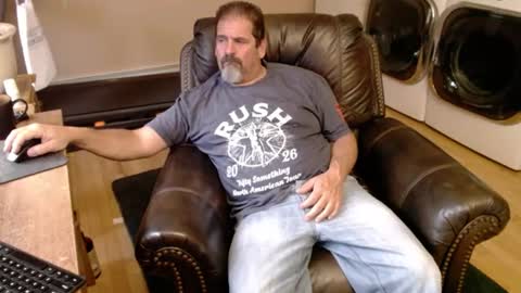 Snapshot of islandguy70 chatting on 08/04/26, 11:18 Jim online show from 08/04/26, 11:18