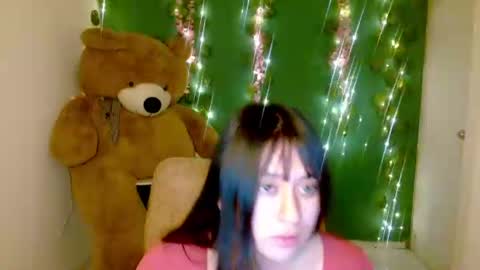 Snapshot of islarose338132 chatting on 06/17/26, 03:46 islarose338132 online show from 06/17/26, 03:46