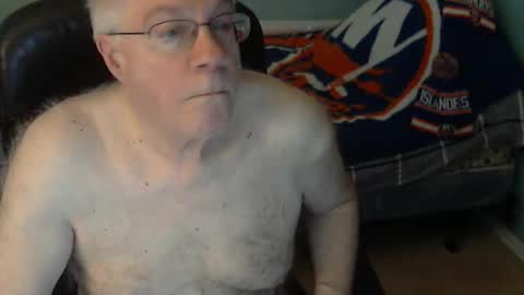 Snapshot of islesman22 chatting on 04/05/26, 10:34 islesman22 online show from 04/05/26, 10:34