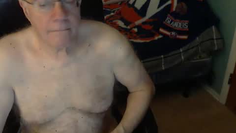 Snapshot of islesman22 chatting on 04/15/26, 09:27 islesman22 online show from 04/15/26, 09:27