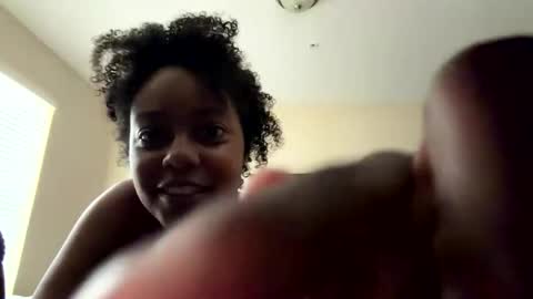Snapshot of islothonit chatting on 05/18/26, 10:26 Sharice online show from 05/18/26, 10:26