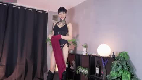 Snapshot of isnotforeveryone chatting on 04/15/26, 12:50 Julyane online show from 04/15/26, 12:50