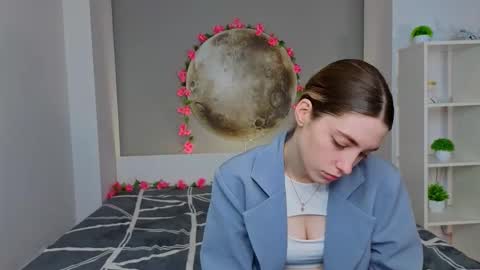 Emilia online show from 02/15/26, 06:10