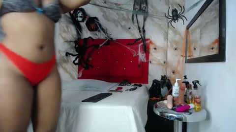 Snapshot of issa__love chatting on 11/05/25, 12:49 issa online show from 11/05/25, 12:49