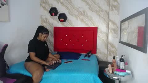 Snapshot of issa__love chatting on 01/07/26, 01:19 issa online show from 01/07/26, 01:19