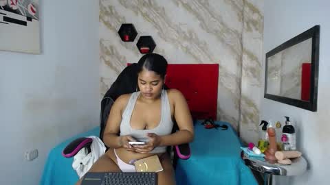 Snapshot of issa__love chatting on 02/20/26, 01:55 issa online show from 02/20/26, 01:55